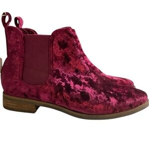 Toms Velvet Ankle Boots in Burgundy Size 6